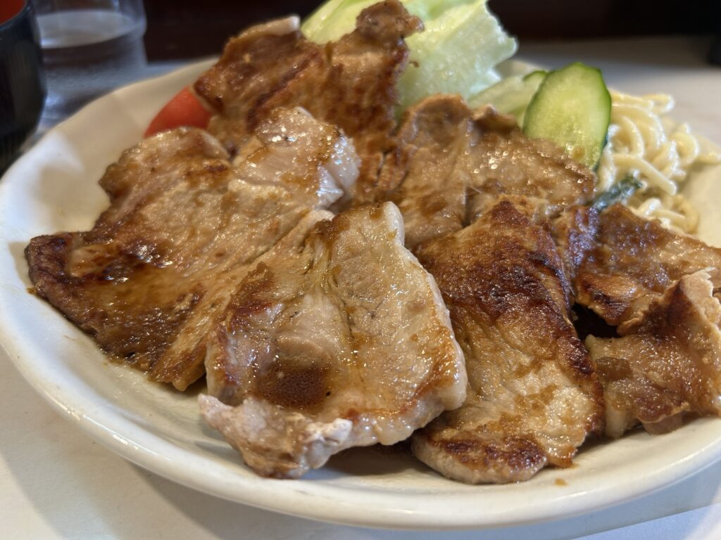 肉厚なロース生姜焼きです。
