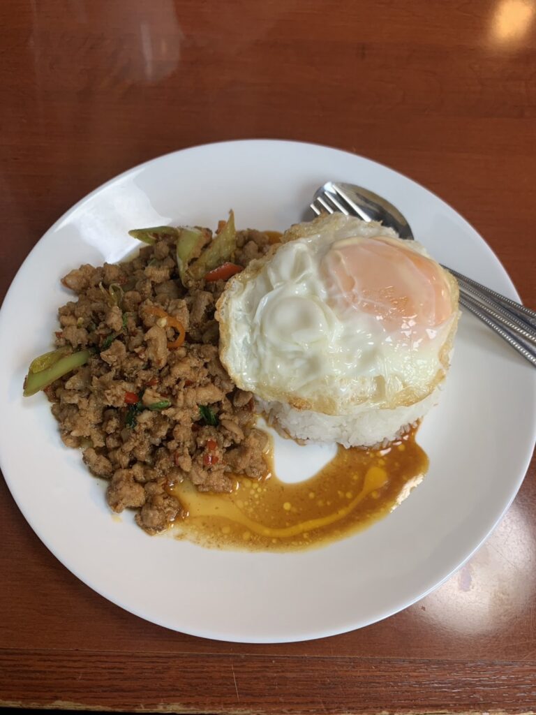 越谷のバーンメイで注文したガパオライス