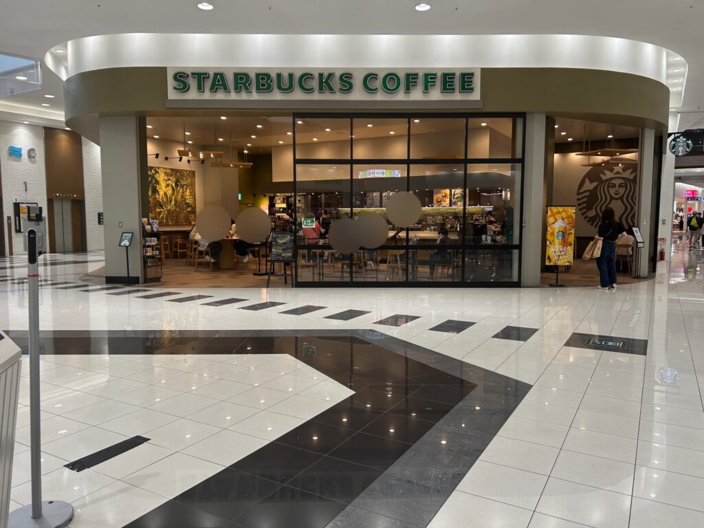 スターバックスコーヒー レイクタウンkaze1F店の外観