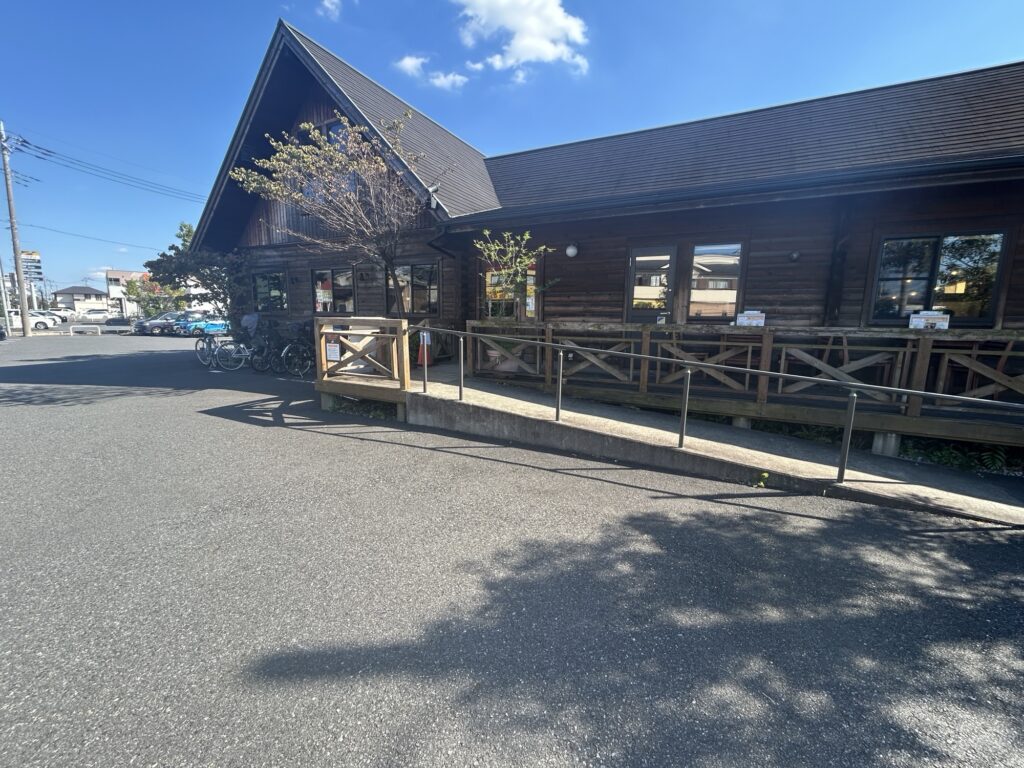 ジロー珈琲草加店の店舗外観