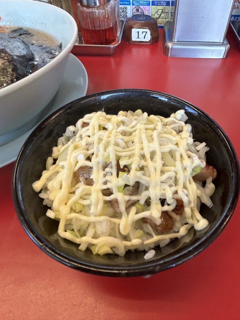 ネギマヨチャーシュー丼