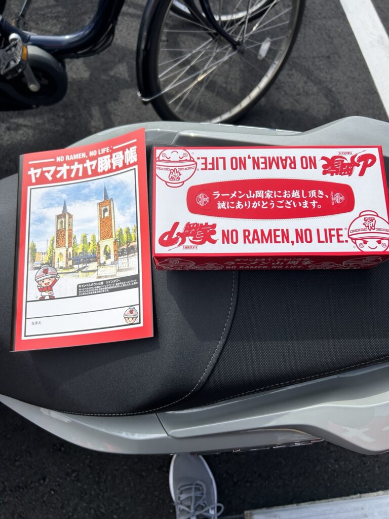 オープン記念ノベルティのノートとボックスティッシュ